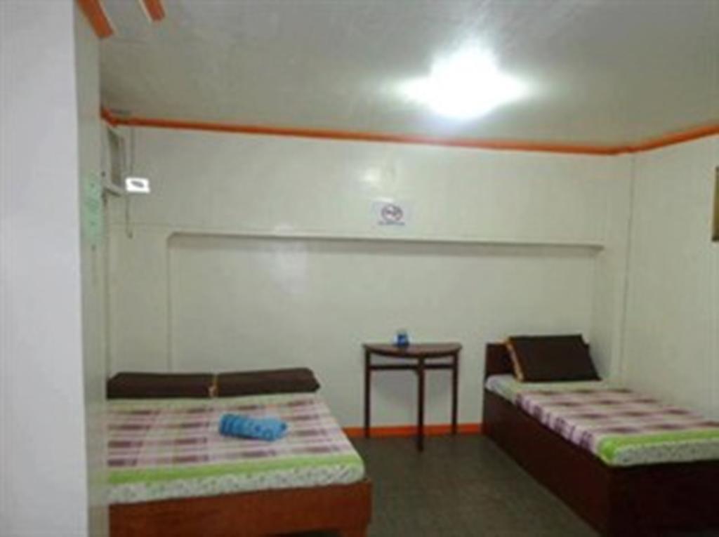 Np Festival Inn Kalibo Ruang foto